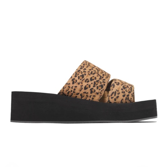 Leopard Print Dual Strap Platform Slip On Sandal - Picture 5 of 9